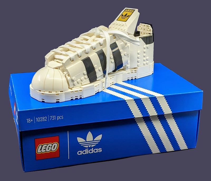 LEGO Adidas Originals Superstar 10282 Building Kit LEGO Adidas Originals Superstar 10282 Building Kit