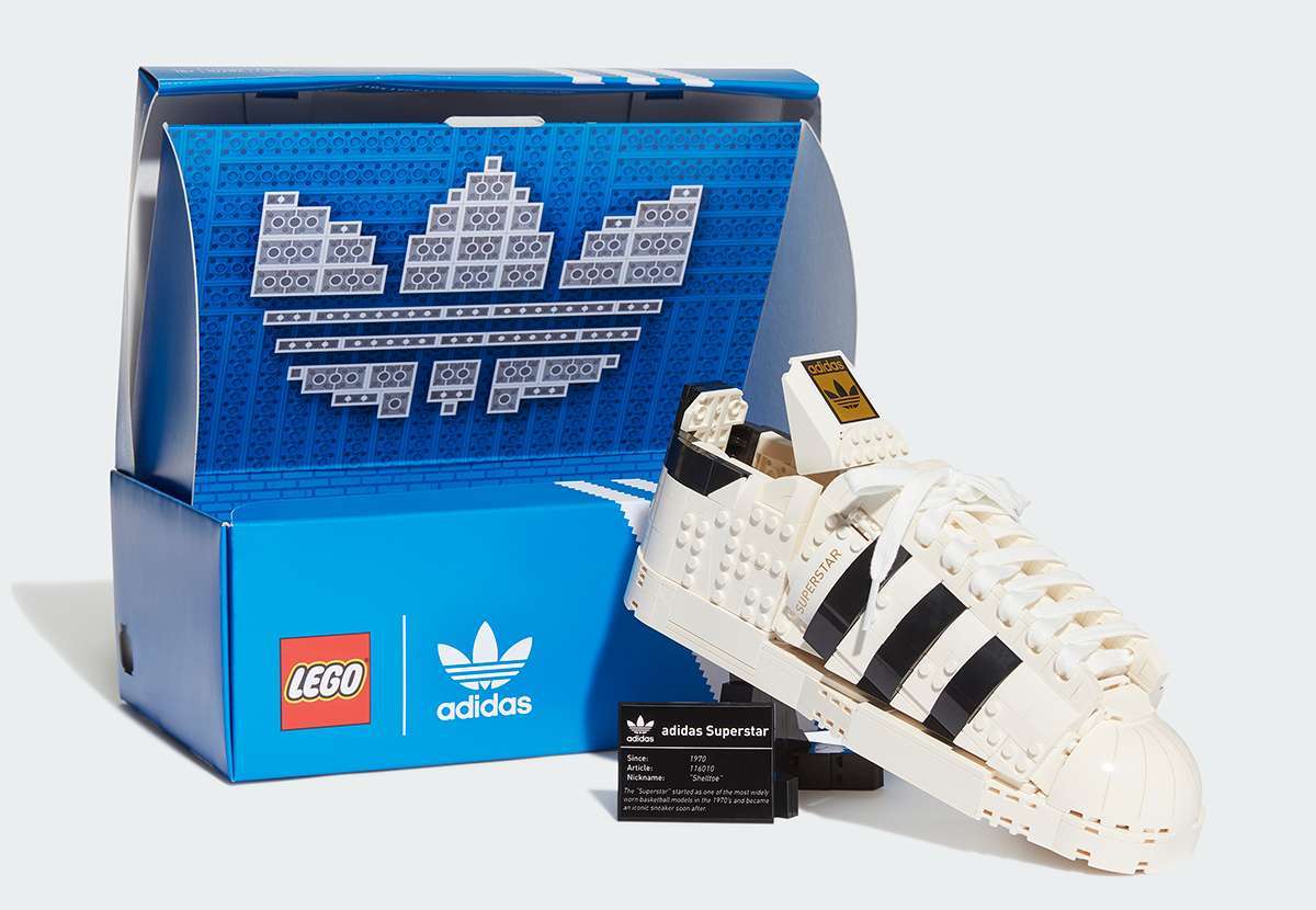 LEGO Adidas Originals Superstar 10282 Building Kit LEGO Adidas Originals Superstar 10282 Building Kit