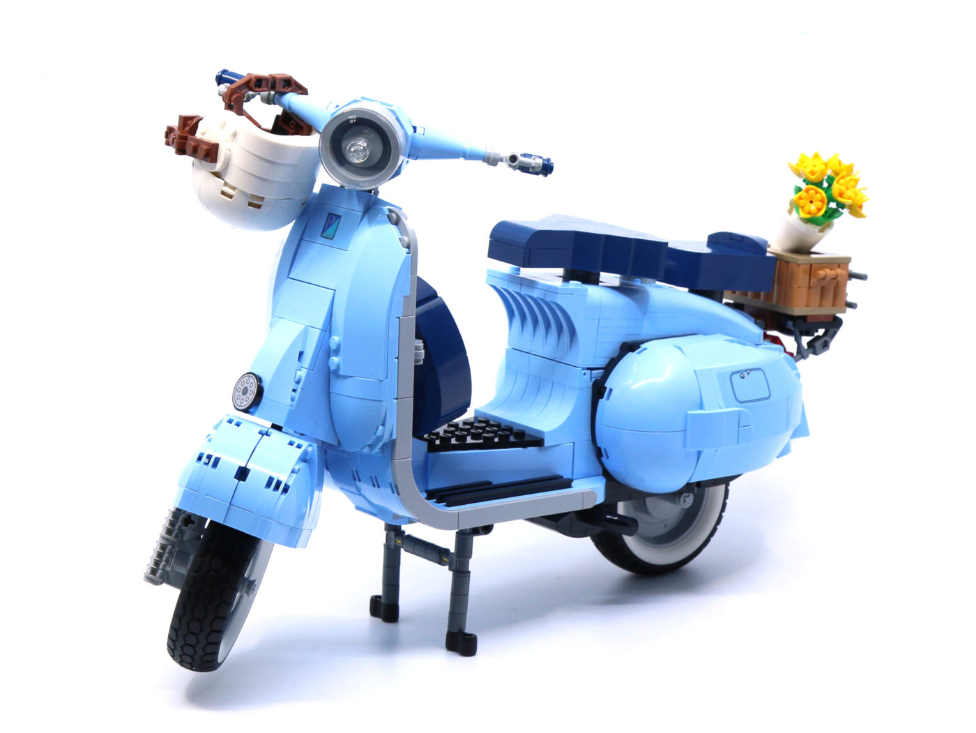 LEGO Vespa 125 10298 Model Building Kit LEGO Vespa 125 10298 Model Building Kit