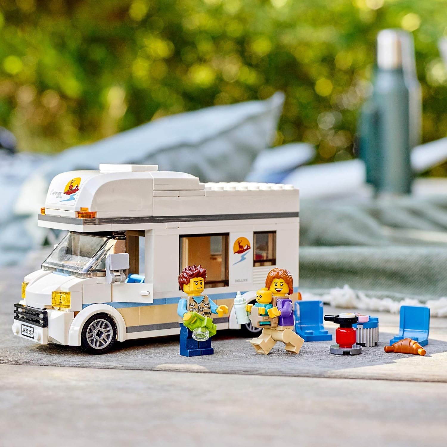 LEGO City Great Vehicles Holiday Camper Van 60283 LEGO City Great Vehicles Holiday Camper Van 60283