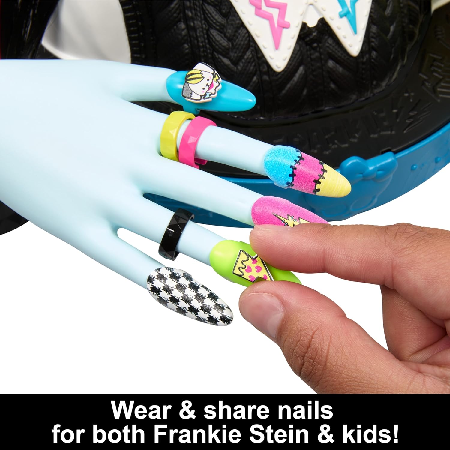 Monster High Frankie Stein Doll Head for Hairstyling Monster High Frankie Stein Doll Head for Hairstyling