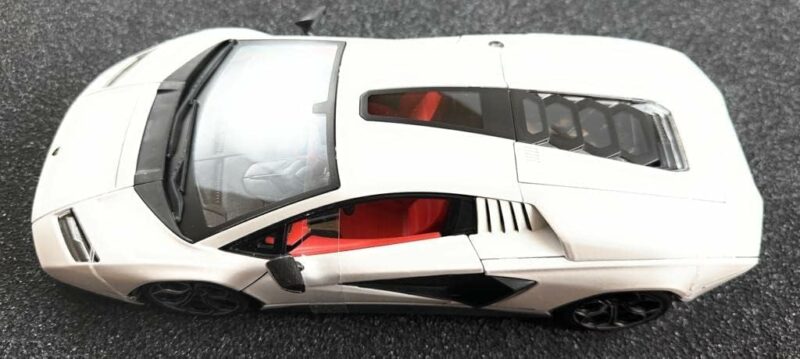 Maisto Lamborghini Countach LPI 800 Super Car