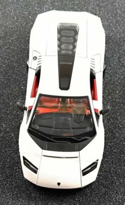 Maisto Lamborghini Countach LPI 800 Super Car