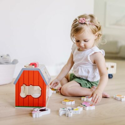 Melissa & Doug Take Along Wooden Toy Barn 11Pc Portable Toddler Playset