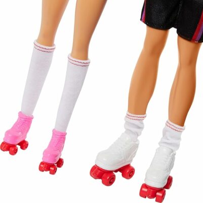 Barbie Fashionistas Set with 2 Fashion Dolls & 6 Accessories