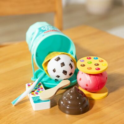 MELISSA & DOUG Play To Go Ice Cream Play Set Toy