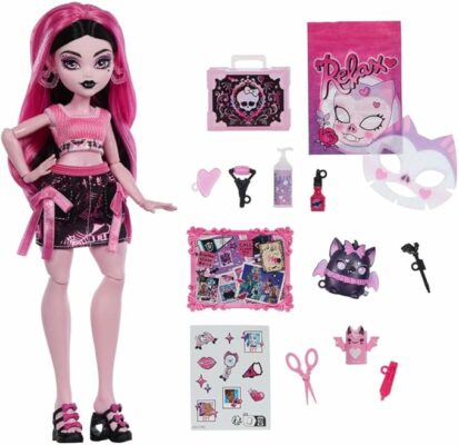Monster High Self-Scare Secrets Draculaura Doll and Accessories Set