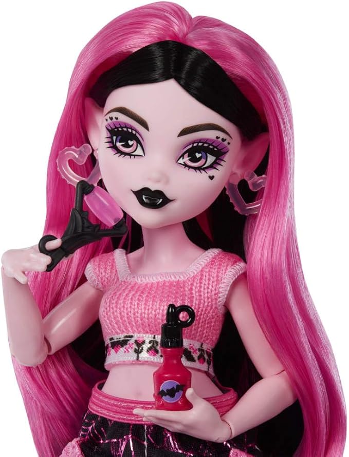 Monster High Self-Scare Secrets Draculaura Doll and Accessories Set Monster High Self-Scare Secrets Draculaura Doll and Accessories Set