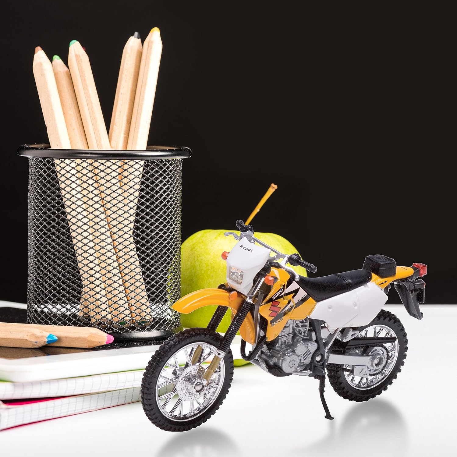Die Cast Motorcycle Yellow Suzuki Die Cast Motorcycle Yellow Suzuki