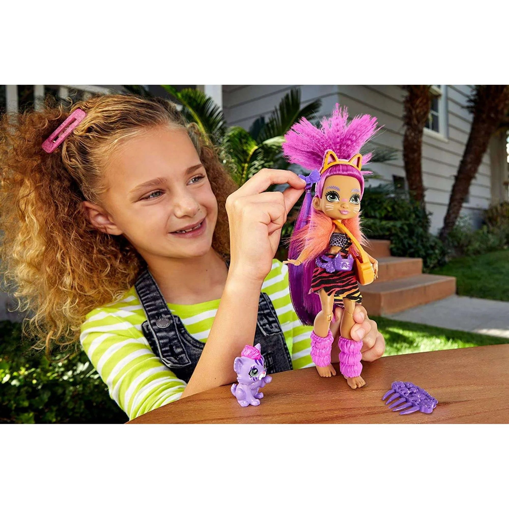 Mattel Cave Club Roaralai Doll Playset with Dinosaur Pet 5 Pieces Mattel Cave Club Roaralai Doll Playset with Dinosaur Pet 5 Pieces