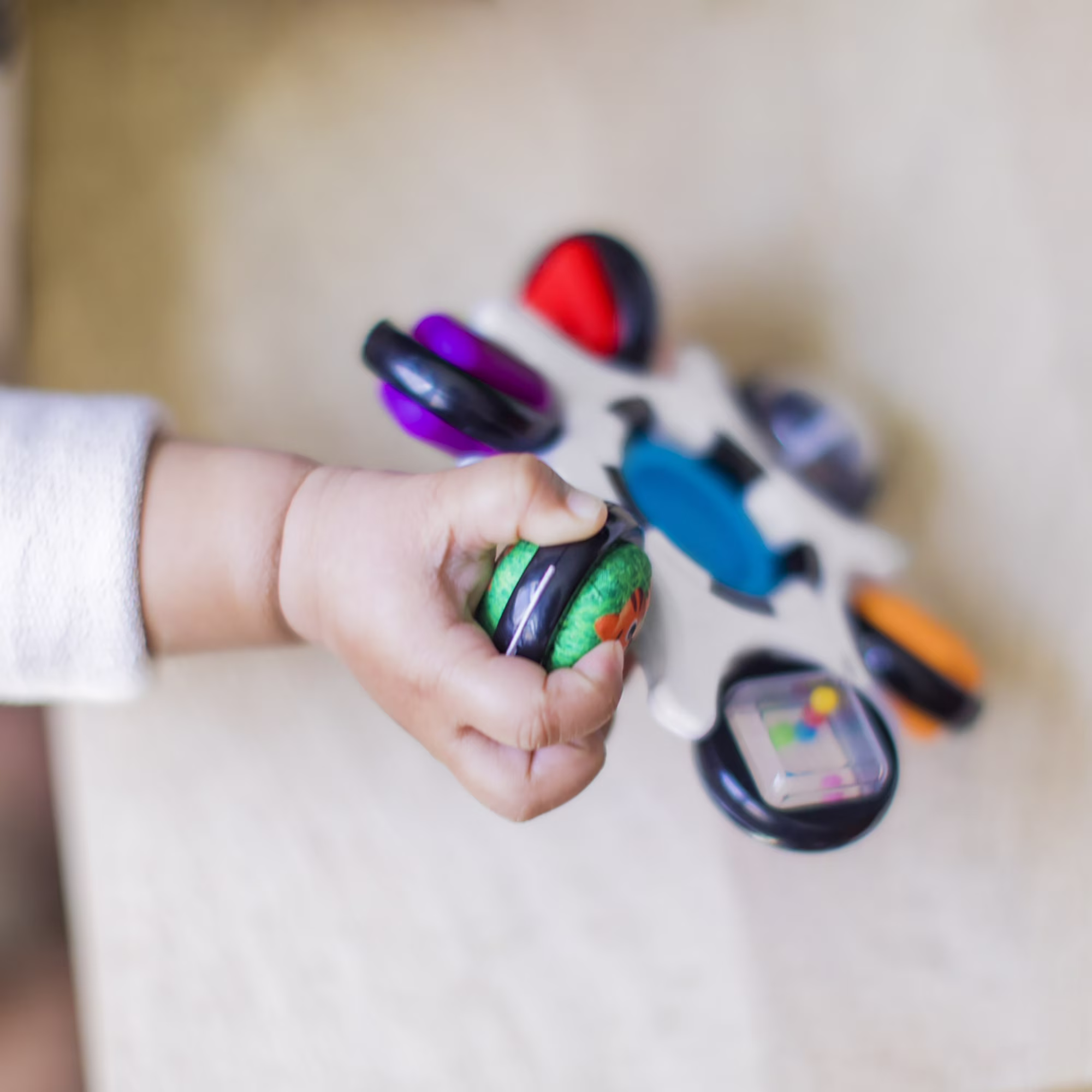 Baby Einstein Curiosity Clutch Twist and Pop Rattle Teether Infant Toy Baby Einstein Curiosity Clutch Twist and Pop Rattle Teether Infant Toy