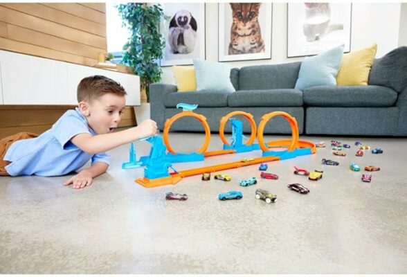 Hot Wheels Toy Car Track Set Triple Loop Pack & 1:64 Scale Vehicle