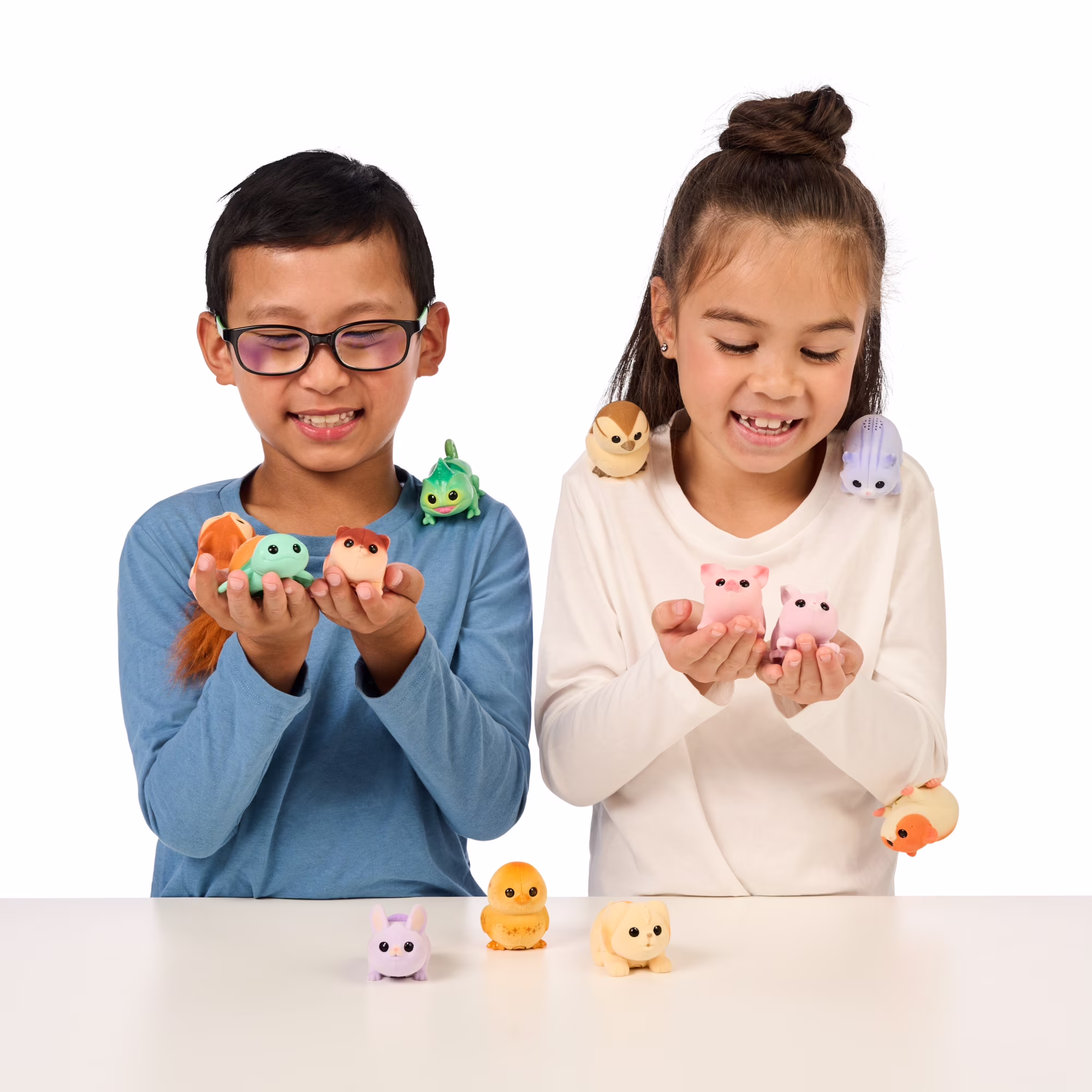 Little Live Pets NeeDees Interactive Wearable Take Anywhere Electronic Toy Little Live Pets NeeDees Interactive Wearable Take Anywhere Electronic Toy