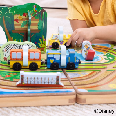 Melissa & Doug Disney Take Along Safari Adventure Wooden Play Set